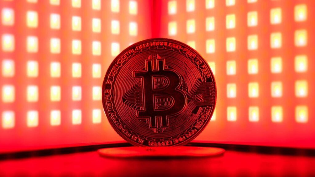 Bitcoin Falls as BOJ Revives Carry Trade Fears