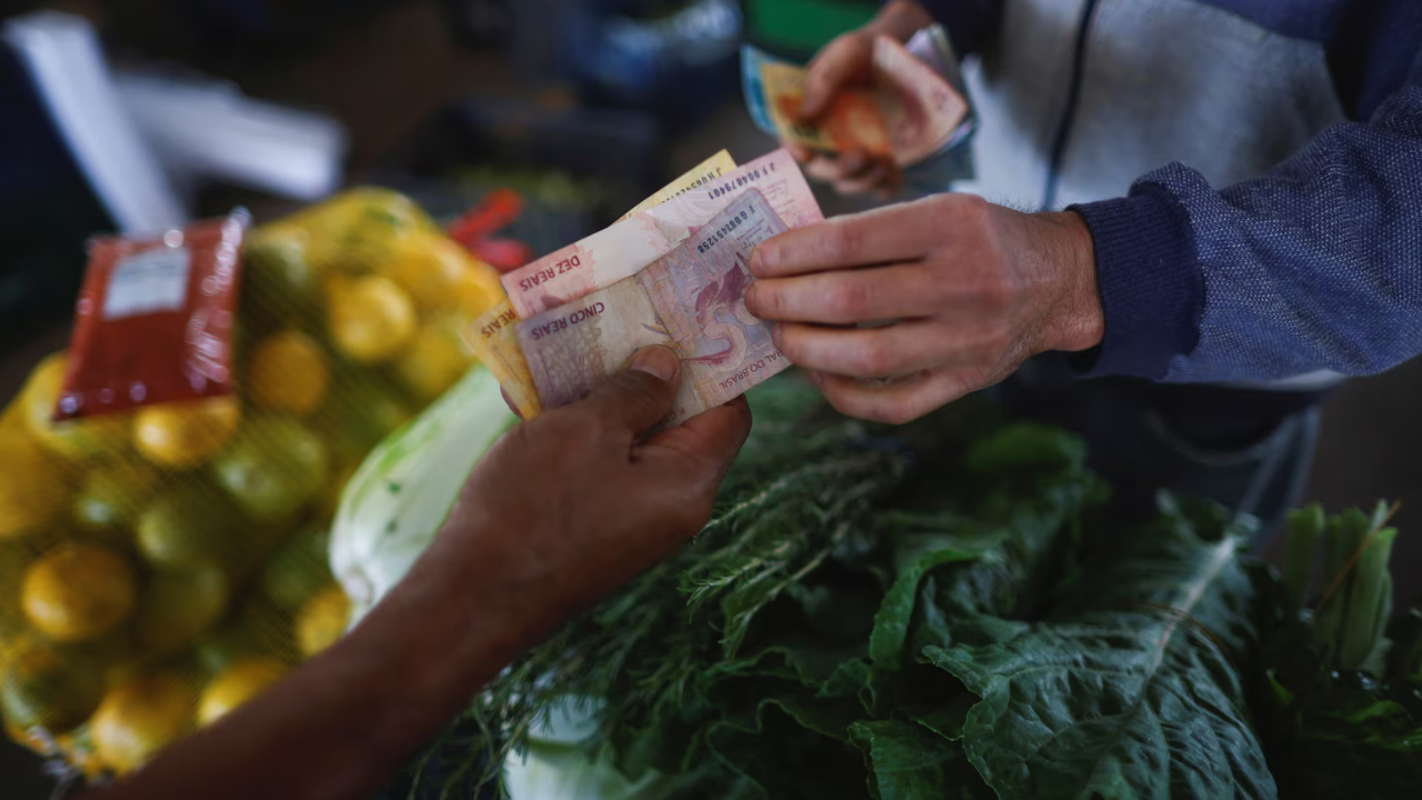Brazil Inflation Undershoots Forecasts Before Rate Decision
