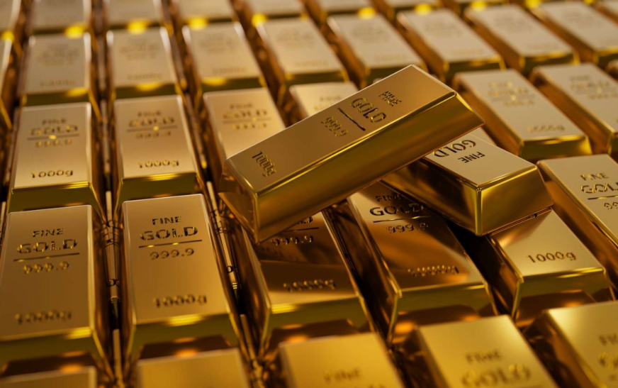Gold Futures Fall as Oil Surge Pressures Fed Outlook