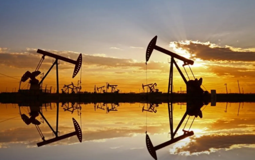 Oil price forecast strengthens as Strait of Hormuz risks keep crude futures elevated
