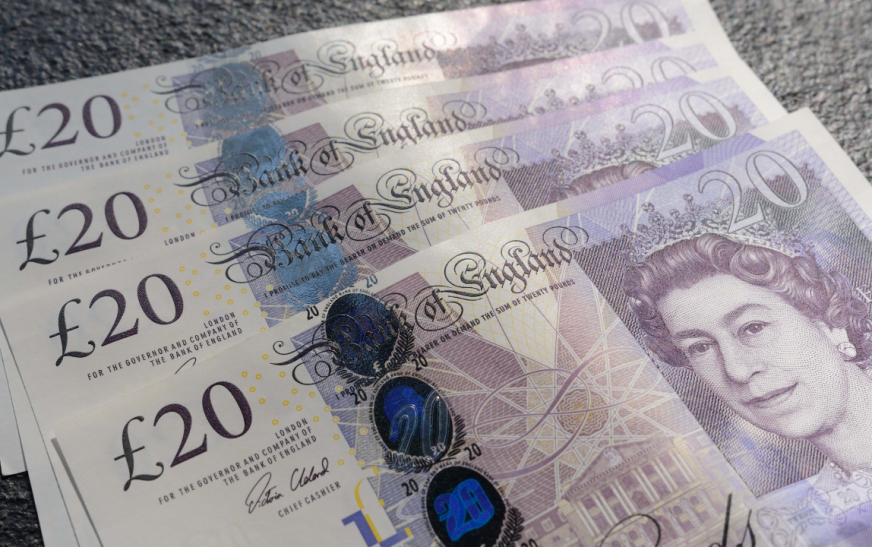 Pound Forecast: UK Leadership Risk Hits Sterling as Rate Support Fades