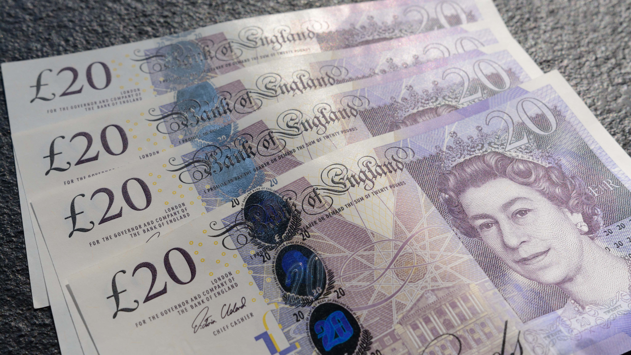 Pound Forecast: UK Leadership Risk Hits Sterling as Rate Support Fades